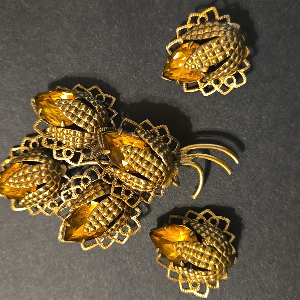 💎intage Gold and Amber Floral Brooch Set💎